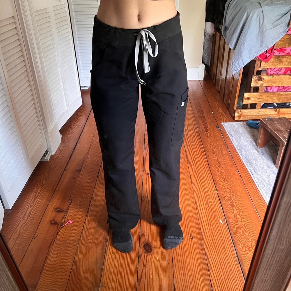 Figs black “Yola skinny” scrub pants